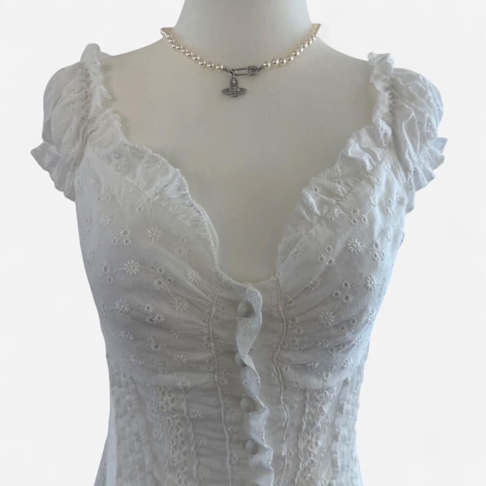 White eyelet lace blouse with ruffles and buttons | Fairy, Coquette, JFashion